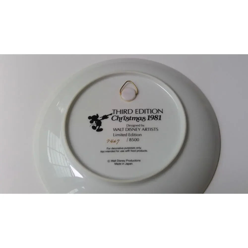 WALT DISNEY THIRD EDITION CHRISTMAS 1979. 1980, 1981 DECORATIVE PLATES- VINTAGE